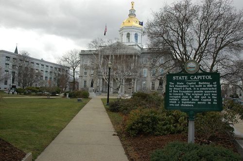 800px-New_Hampshire_State_House_2004